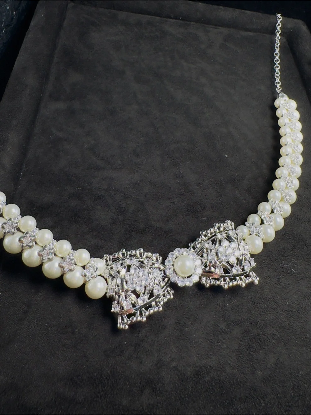 Elegant Pearl Bow Statement Necklace - White